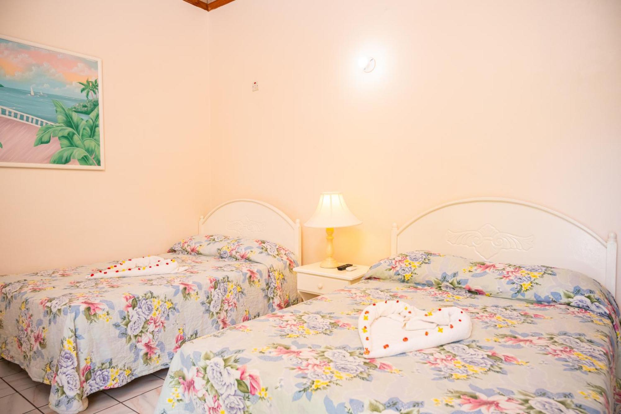 Shields Negril Villas Habitación foto