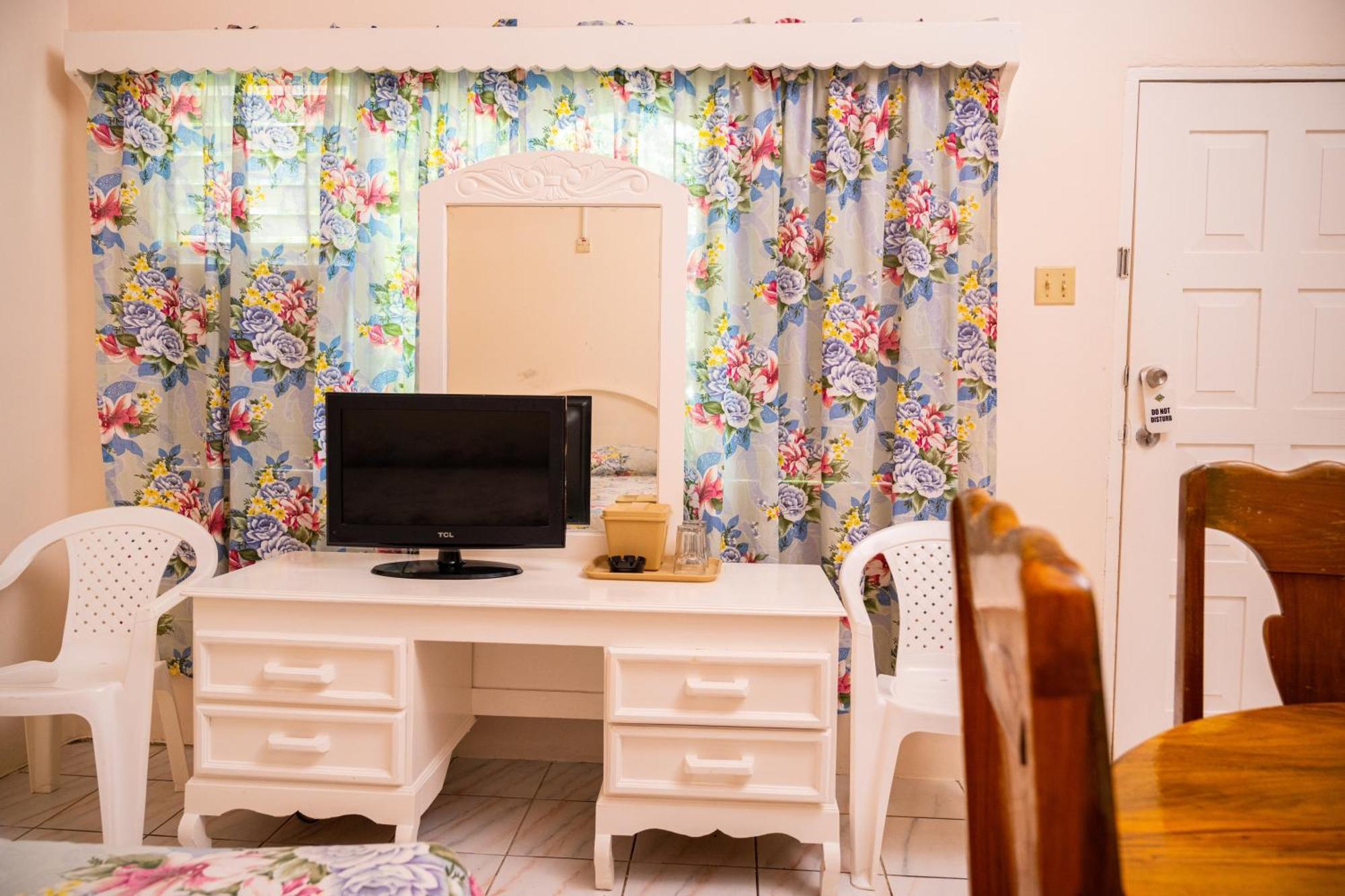 Shields Negril Villas Habitación foto